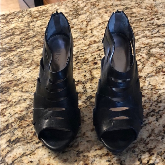 Black peep toe cutout heels with zipper - Picture 2 of 8